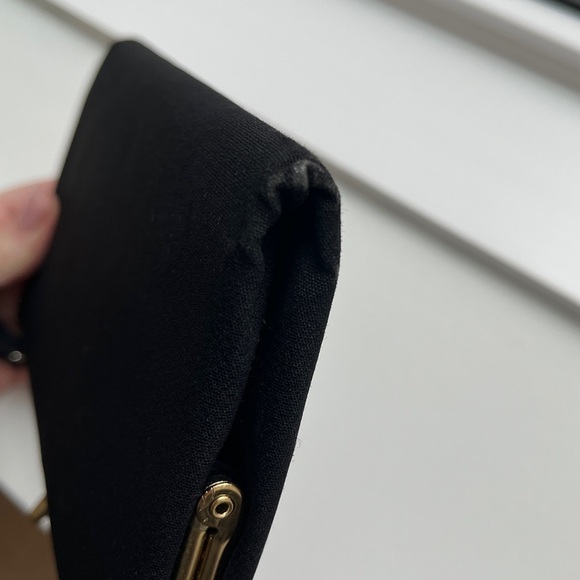 VINTAGE Slim Black Fabric Evening Frame Bag Gold Tone Kiss Closure 50's 60's - Picture 13 of 15